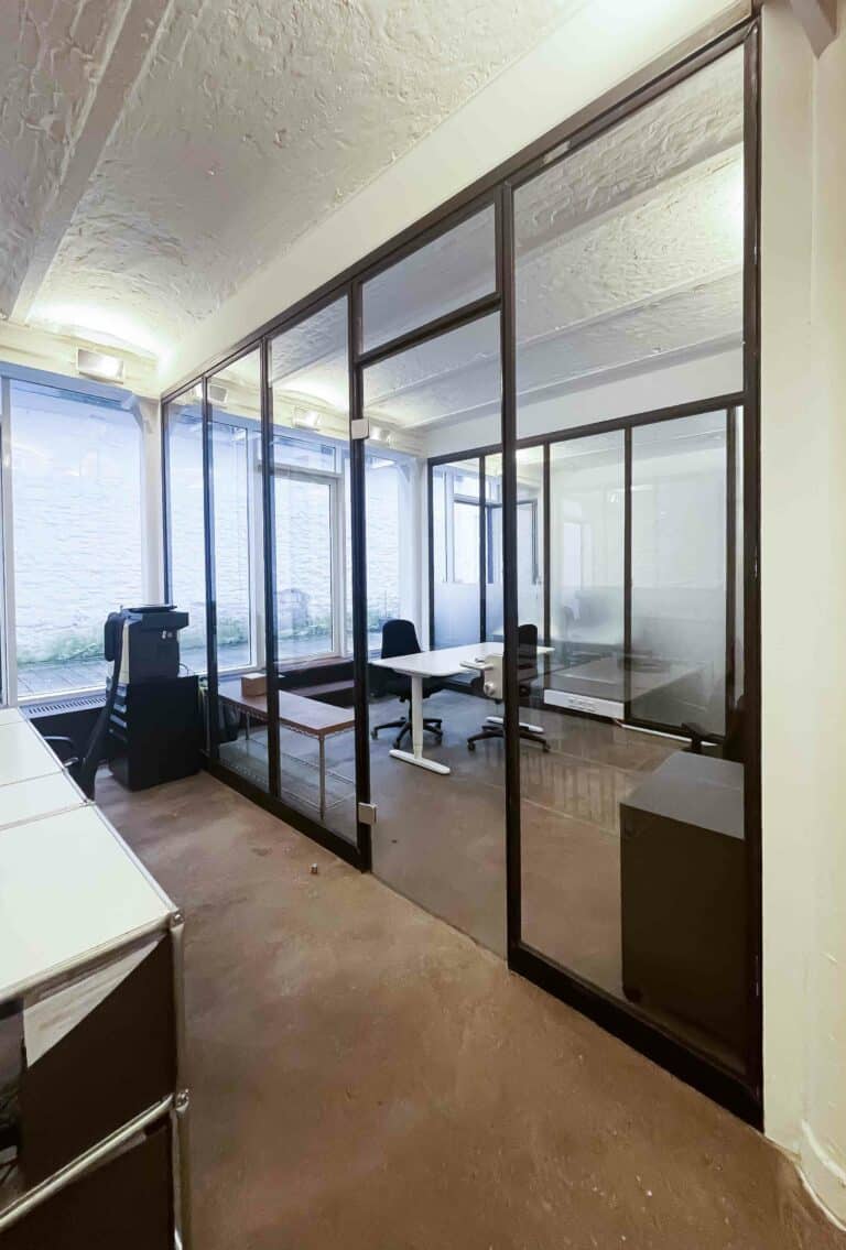 Die Lösung für Büros und Firmengebäude: Lofttüren undWände aus Glas sowie Stahl